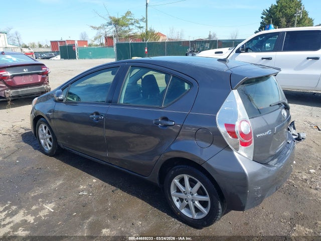2013 TOYOTA PRIUS C JTDKDTB33D1049117 Photo 2