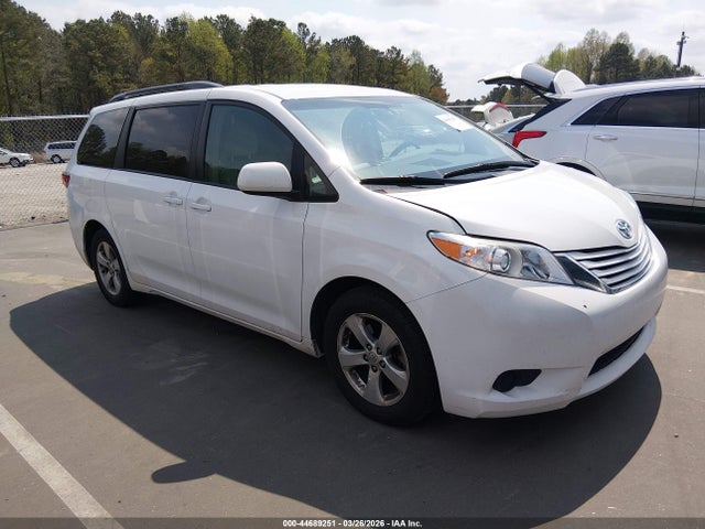 44689251 :رقم المزاد ، 5TDKZ3DC9HS835124 vin ، 2017 Toyota Sienna Le 8 Passenger مزاد بيع