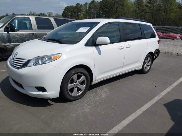 44689251 :رقم المزاد ، 5TDKZ3DC9HS835124 vin ، 2017 Toyota Sienna Le 8 Passenger مزاد بيع