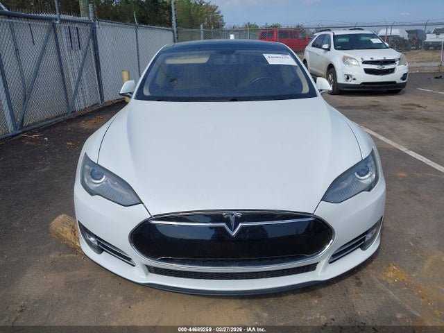 2013 Tesla Model S მანქანა იყიდება აუქციონზე, vin: 5YJSA1DN2DFP26998, აუქციონის ნომერი: 44689259