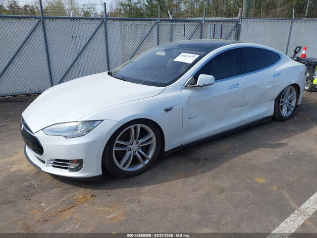 2013 Tesla Model S მანქანა იყიდება აუქციონზე, vin: 5YJSA1DN2DFP26998, აუქციონის ნომერი: 44689259
