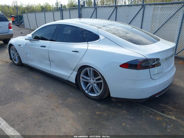 2013 Tesla Model S მანქანა იყიდება აუქციონზე, vin: 5YJSA1DN2DFP26998, აუქციონის ნომერი: 44689259