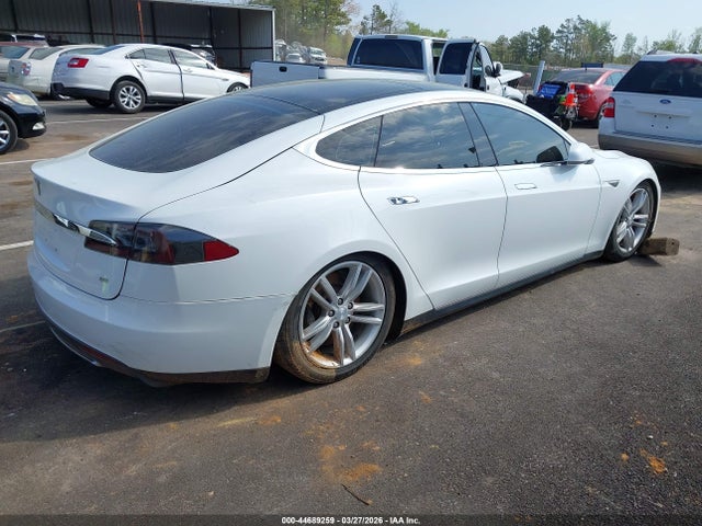 2013 Tesla Model S მანქანა იყიდება აუქციონზე, vin: 5YJSA1DN2DFP26998, აუქციონის ნომერი: 44689259