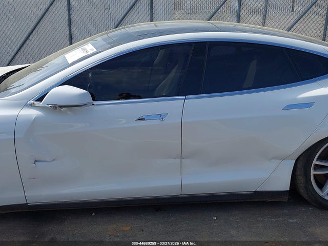 2013 Tesla Model S მანქანა იყიდება აუქციონზე, vin: 5YJSA1DN2DFP26998, აუქციონის ნომერი: 44689259