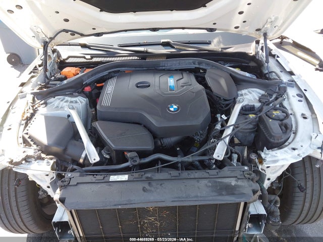 44689269 :رقم المزاد ، WBA13AG01NCH82967 vin ، 2022 Bmw 530e مزاد بيع