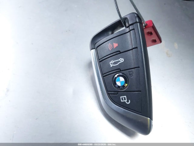 44689269 :رقم المزاد ، WBA13AG01NCH82967 vin ، 2022 Bmw 530e مزاد بيع