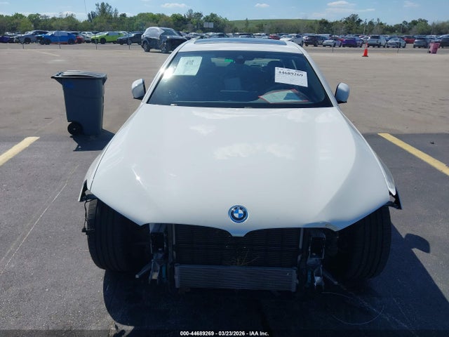 44689269 :رقم المزاد ، WBA13AG01NCH82967 vin ، 2022 Bmw 530e مزاد بيع
