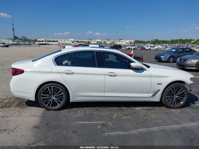 44689269 :رقم المزاد ، WBA13AG01NCH82967 vin ، 2022 Bmw 530e مزاد بيع