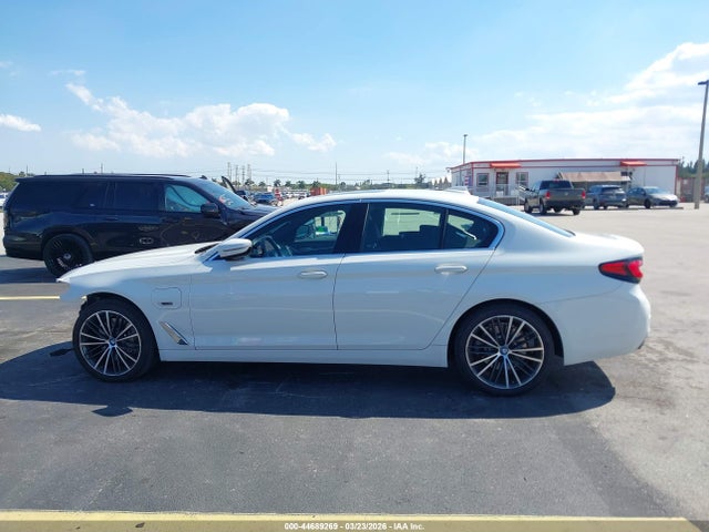 44689269 :رقم المزاد ، WBA13AG01NCH82967 vin ، 2022 Bmw 530e مزاد بيع