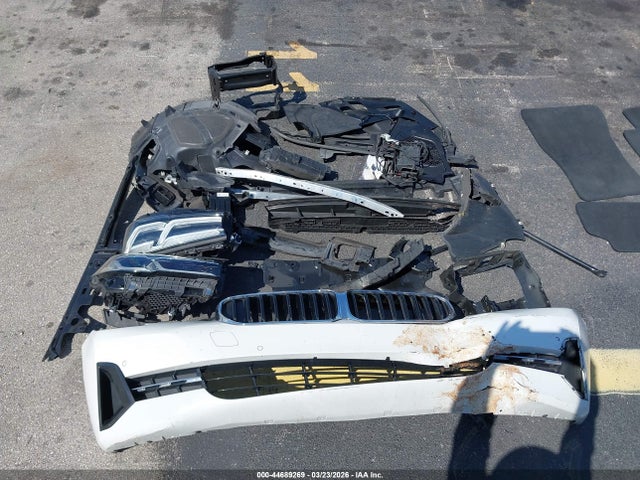 44689269 :رقم المزاد ، WBA13AG01NCH82967 vin ، 2022 Bmw 530e مزاد بيع