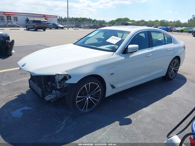 44689269 :رقم المزاد ، WBA13AG01NCH82967 vin ، 2022 Bmw 530e مزاد بيع