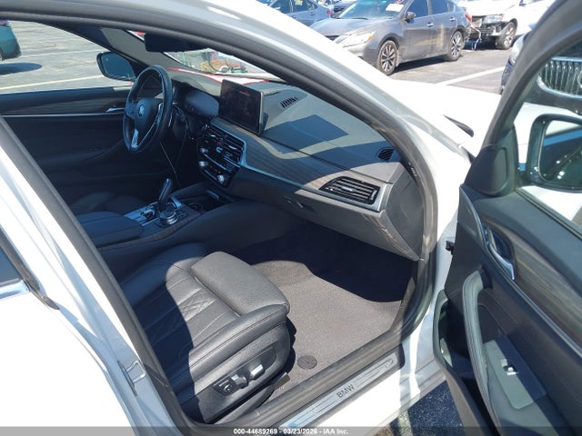 44689269 :رقم المزاد ، WBA13AG01NCH82967 vin ، 2022 Bmw 530e مزاد بيع