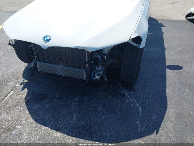 44689269 :رقم المزاد ، WBA13AG01NCH82967 vin ، 2022 Bmw 530e مزاد بيع