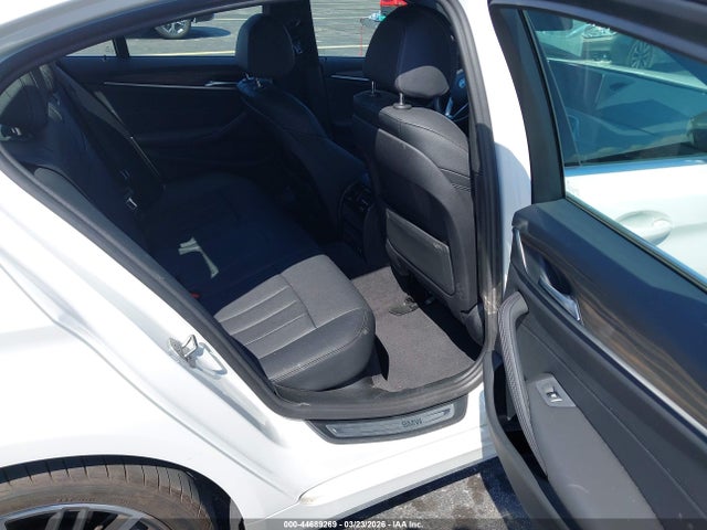 44689269 :رقم المزاد ، WBA13AG01NCH82967 vin ، 2022 Bmw 530e مزاد بيع