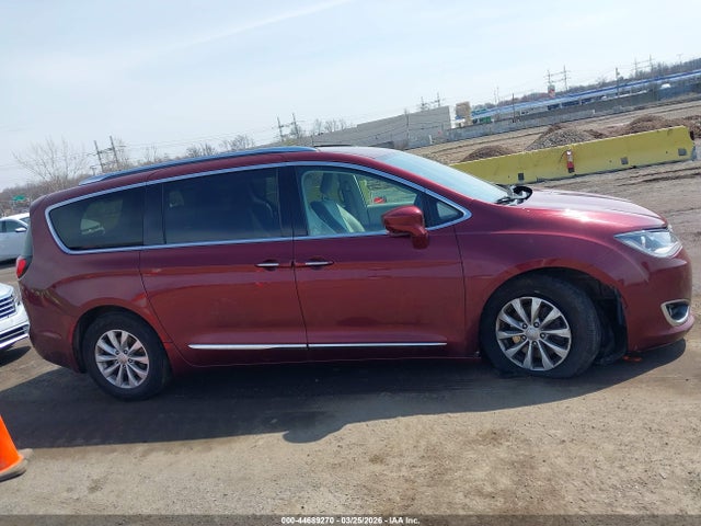 Продажа на аукционе авто 2018 Chrysler Pacifica Touring L Plus, vin: 2C4RC1EG8JR109260, номер лота: 44689270