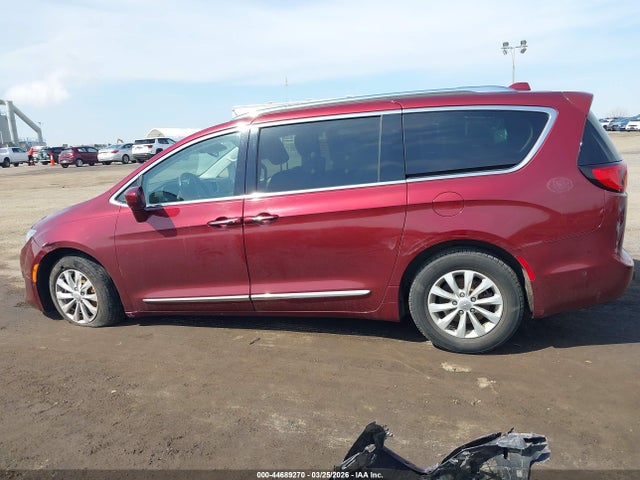 Продажа на аукционе авто 2018 Chrysler Pacifica Touring L Plus, vin: 2C4RC1EG8JR109260, номер лота: 44689270