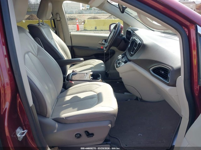 Продажа на аукционе авто 2018 Chrysler Pacifica Touring L Plus, vin: 2C4RC1EG8JR109260, номер лота: 44689270