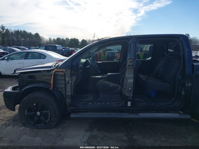 1N6AA0ECXEN513039 Nissan TITAN SV