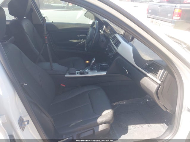 Продаж на аукціоні авто 2018 Bmw 320i, vin: WBA8A9C54JK623149, номер лоту: 44689314