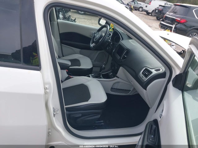 2019 Jeep Compass Sun And Wheel Fwd მანქანა იყიდება აუქციონზე, vin: 3C4NJCBB1KT637424, აუქციონის ნომერი: 44689424