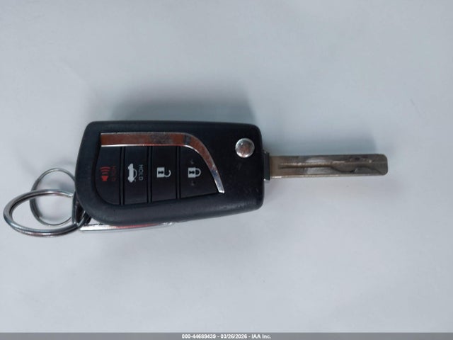 2018 Toyota Camry Le მანქანა იყიდება აუქციონზე, vin: 4T1B11HK3JU083477, აუქციონის ნომერი: 44689439
