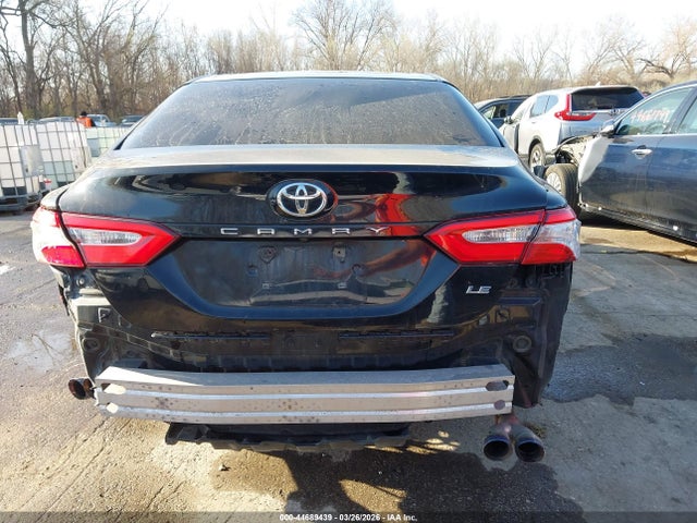 2018 Toyota Camry Le მანქანა იყიდება აუქციონზე, vin: 4T1B11HK3JU083477, აუქციონის ნომერი: 44689439