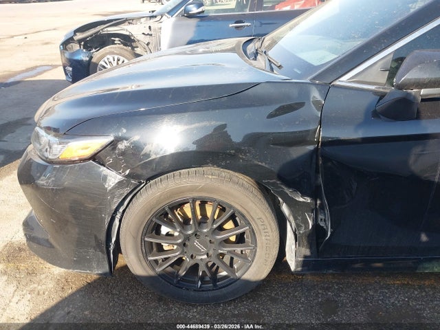 2018 Toyota Camry Le მანქანა იყიდება აუქციონზე, vin: 4T1B11HK3JU083477, აუქციონის ნომერი: 44689439