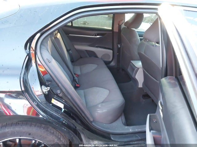 2018 Toyota Camry Le მანქანა იყიდება აუქციონზე, vin: 4T1B11HK3JU083477, აუქციონის ნომერი: 44689439