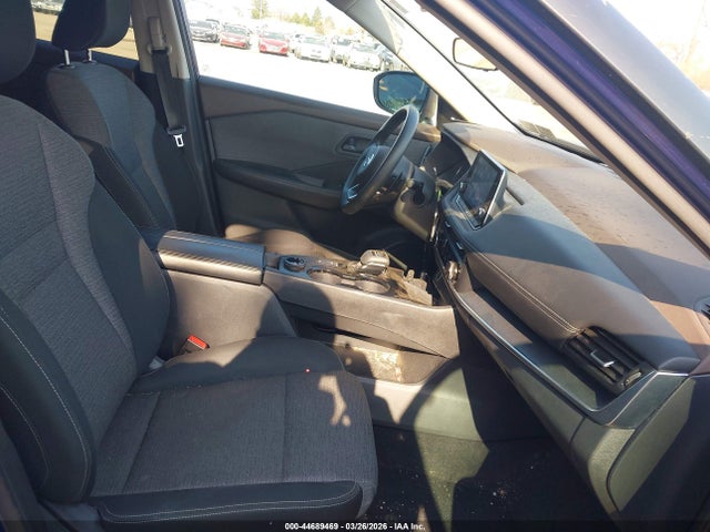 5N1AT3ABXMC836122 Nissan Rogue S Intelligent Awd