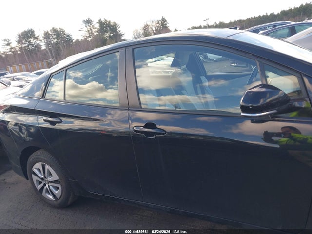 JTDKARFU3H3048283 Toyota Prius Four