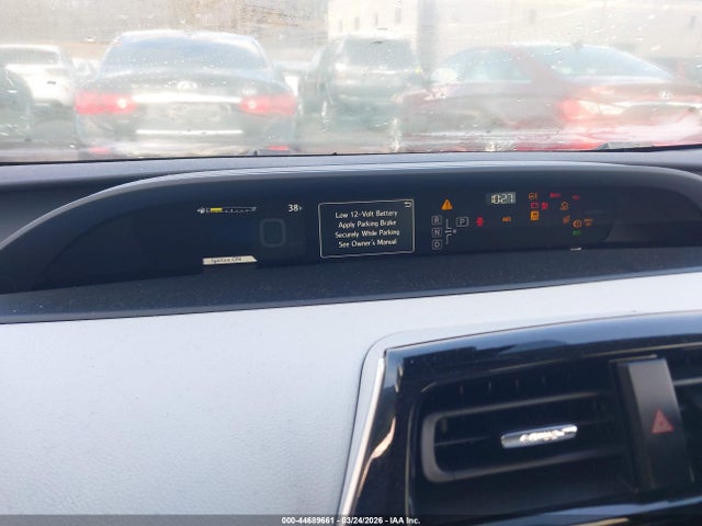 JTDKARFU3H3048283 Toyota Prius Four