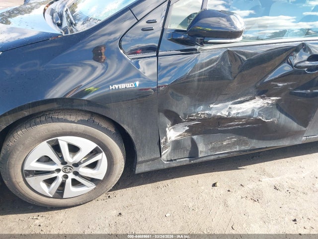JTDKARFU3H3048283 Toyota Prius Four