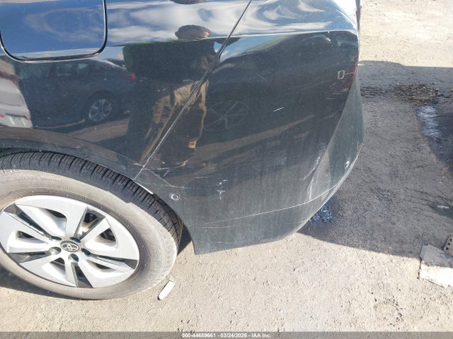 JTDKARFU3H3048283 Toyota Prius Four