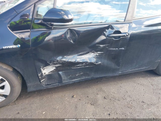 JTDKARFU3H3048283 Toyota Prius Four