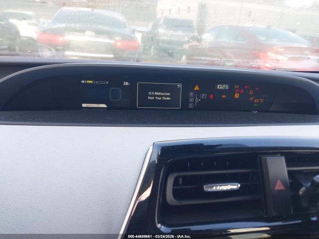 JTDKARFU3H3048283 Toyota Prius Four
