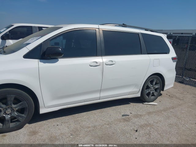 Aukcja sprzedaży 2011 Toyota Sienna Se, vin: 5TDXK3DC3BS153616, numer aukcji: 44689779