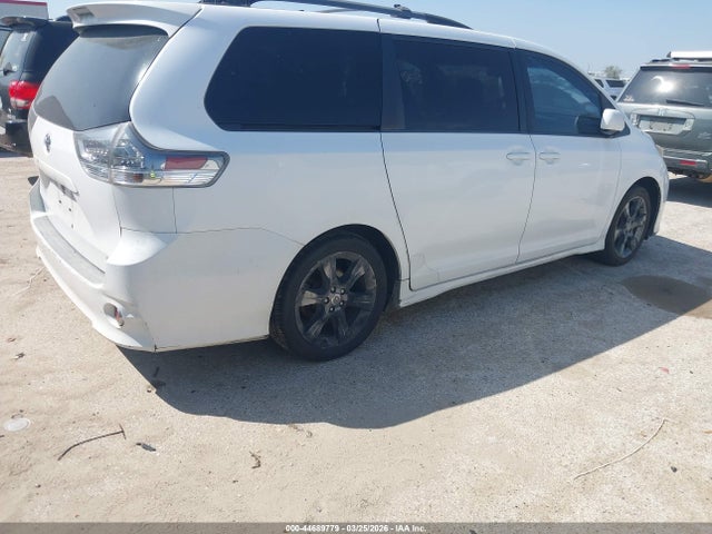 Aukcja sprzedaży 2011 Toyota Sienna Se, vin: 5TDXK3DC3BS153616, numer aukcji: 44689779