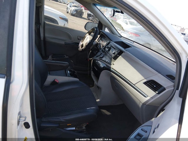 Aukcja sprzedaży 2011 Toyota Sienna Se, vin: 5TDXK3DC3BS153616, numer aukcji: 44689779