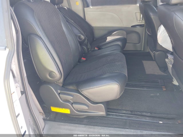 Aukcja sprzedaży 2011 Toyota Sienna Se, vin: 5TDXK3DC3BS153616, numer aukcji: 44689779