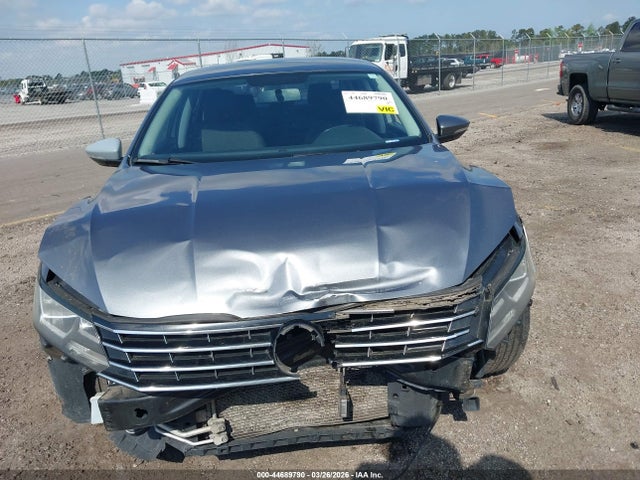 Продаж на аукціоні авто 2017 Volkswagen Passat 1.8t S, vin: 1VWAT7A35HC032673, номер лоту: 44689790