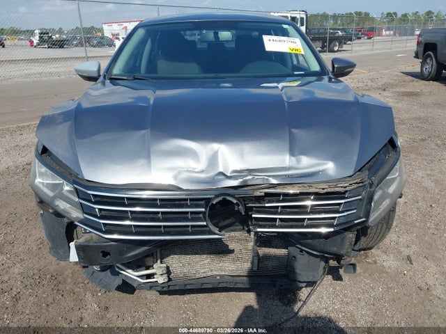 Продаж на аукціоні авто 2017 Volkswagen Passat 1.8t S, vin: 1VWAT7A35HC032673, номер лоту: 44689790