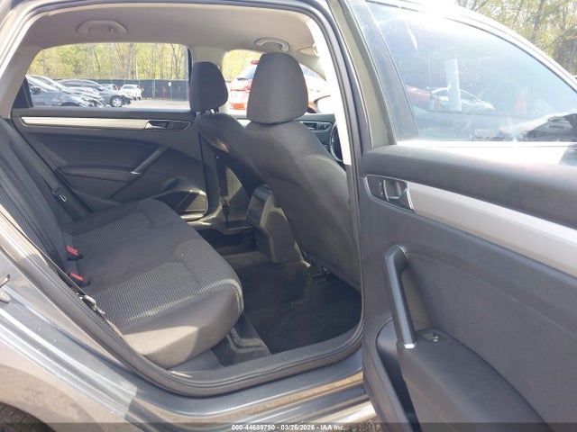 Продаж на аукціоні авто 2017 Volkswagen Passat 1.8t S, vin: 1VWAT7A35HC032673, номер лоту: 44689790