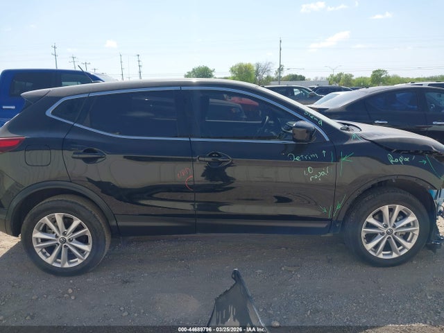 JN1BJ1CP5KW229717 Nissan Rogue Sport S