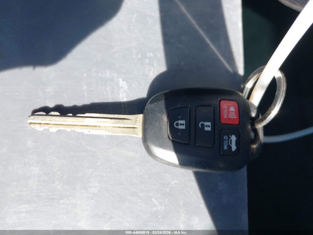 2016 Toyota Camry Le მანქანა იყიდება აუქციონზე, vin: 4T4BF1FK0GR517602, აუქციონის ნომერი: 44689919