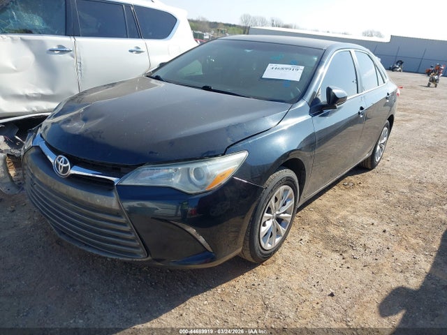 2016 Toyota Camry Le მანქანა იყიდება აუქციონზე, vin: 4T4BF1FK0GR517602, აუქციონის ნომერი: 44689919