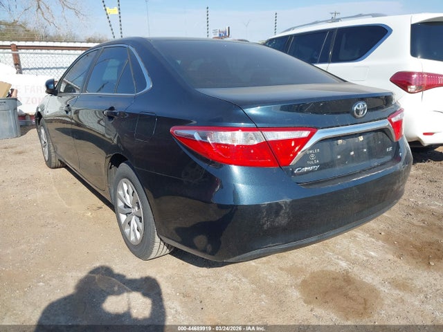 2016 Toyota Camry Le მანქანა იყიდება აუქციონზე, vin: 4T4BF1FK0GR517602, აუქციონის ნომერი: 44689919