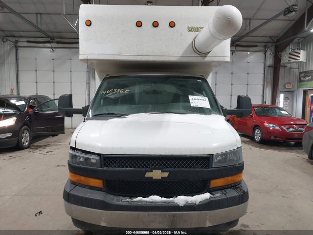 44689965 :رقم المزاد ، 1GB0GSFG3J1345518 vin ، 2018 Chevrolet Express Cutaway Work Van مزاد بيع