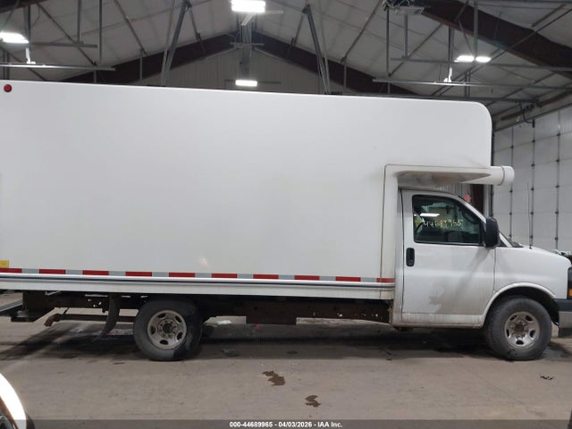 44689965 :رقم المزاد ، 1GB0GSFG3J1345518 vin ، 2018 Chevrolet Express Cutaway Work Van مزاد بيع