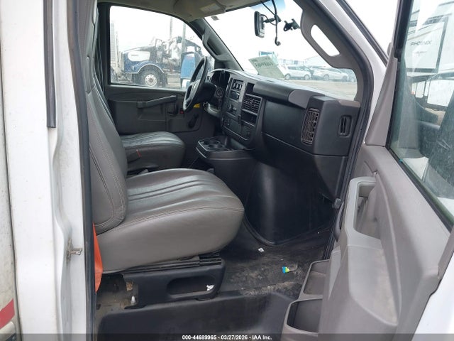 44689965 :رقم المزاد ، 1GB0GSFG3J1345518 vin ، 2018 Chevrolet Express Cutaway Work Van مزاد بيع