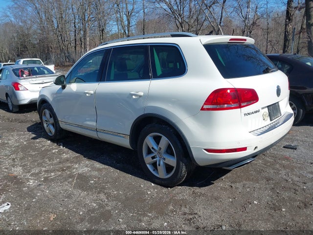 2012 VOLKSWAGEN TOUAREG WVGFK9BP8CD003188 Photo 2
